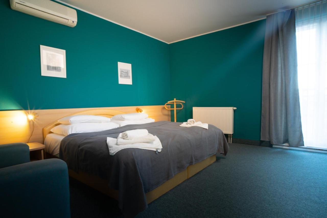 Teledom Hotel コシツェ エクステリア 写真